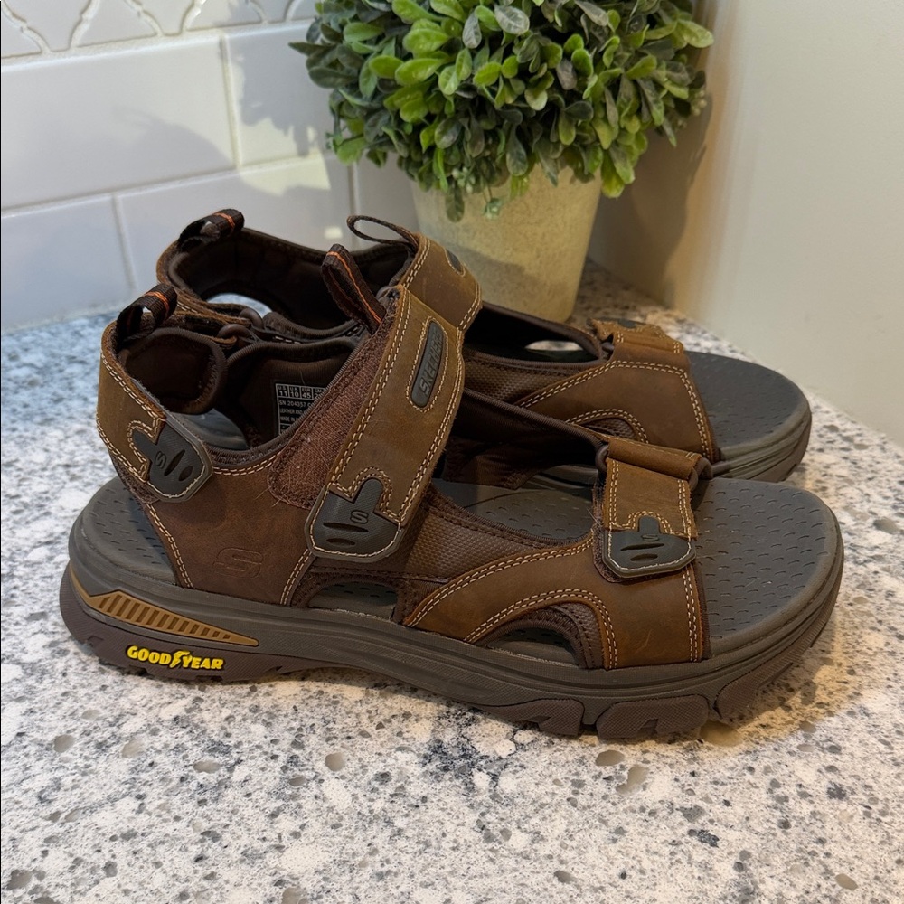 Skechers Luxe Foam Sandals Mens Brown Leather Adjustable Straps Goodyear Size 11